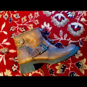 Earth ankle booties